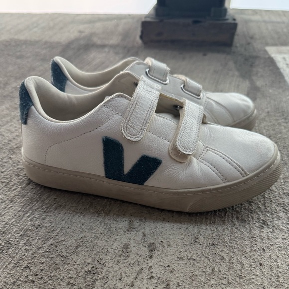 Veja Kids White Sneakers with Navy Accents, Size 4 - Picture 2 of 10